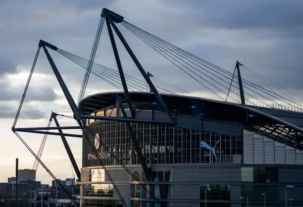 Sân vận động Etihad: Từ Điền kinh đến Biểu tượng của Manchester City