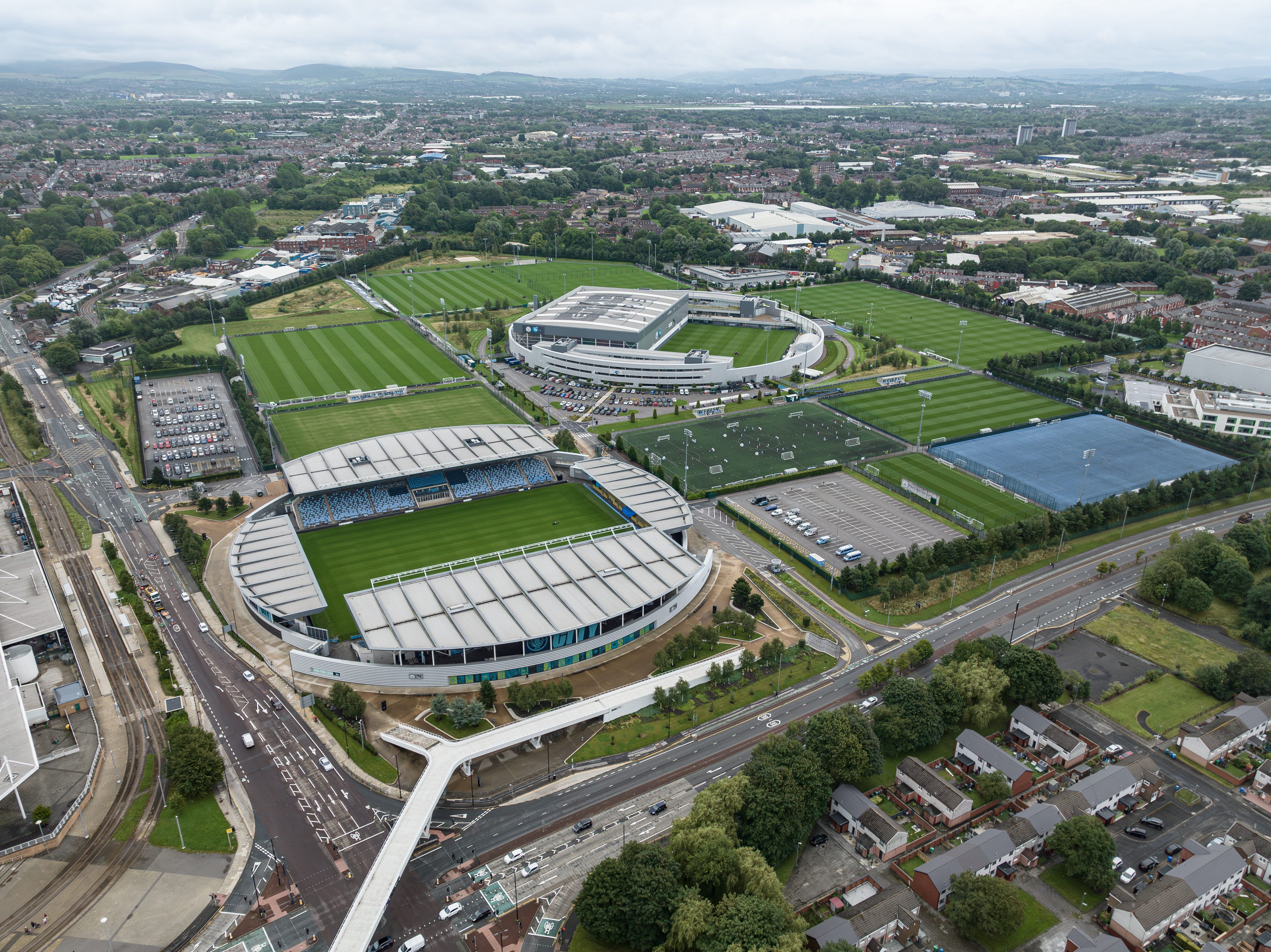 Sân vận động Etihad: Từ Điền kinh đến Biểu tượng của Manchester City